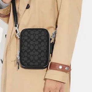 Authentic Coach unisex cross body bag 🎉